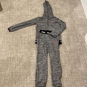 Matching Nike girls sweat outfit - size 6X gray